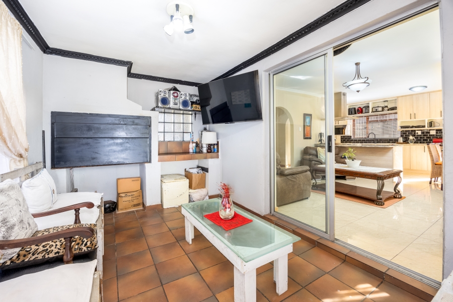 4 Bedroom Property for Sale in Mabille Park Western Cape